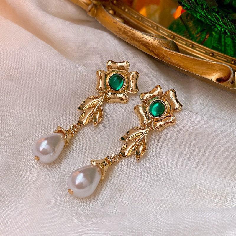 Silver Needle Zircon Earrings Retro Light Luxury Court Style Stud Earrings Niche High-end Earrings