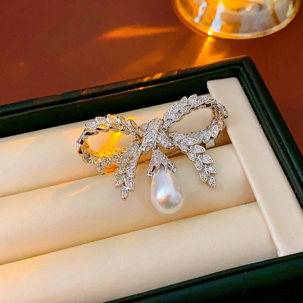 Korean Style Suit Collar Pin Badge Rhinestone Brooch Fashion Rhinestone Butterfly Brooch  Daily