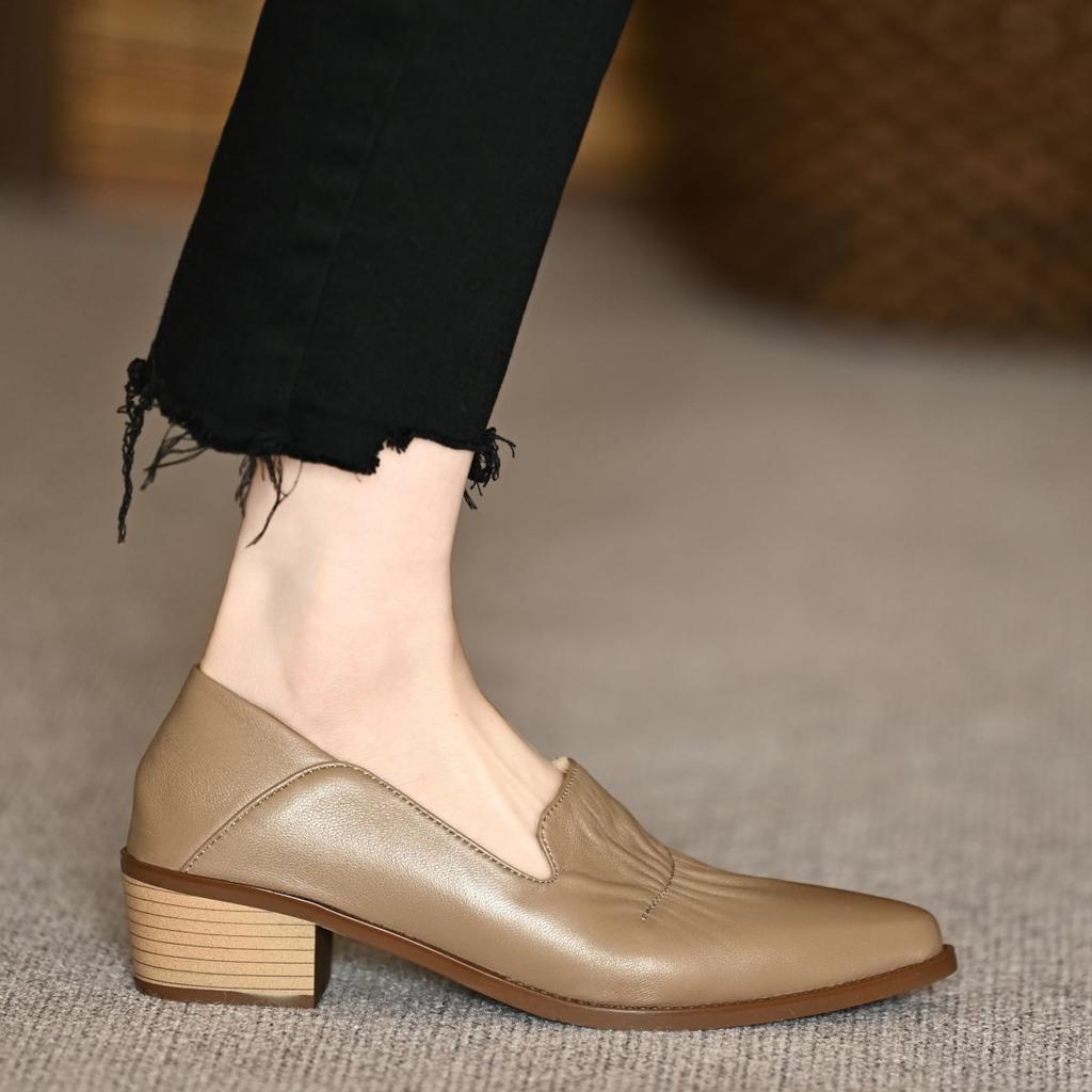 Pointed single shoes women's new 2025 spring French medium heel soft one pedal lazy soft sole medium thick heel small leather shoes