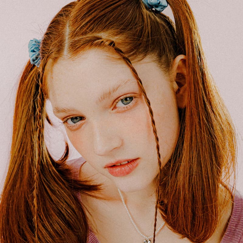 Mellotory mini gerafftes Satin Scrunchie (Himmelblau)