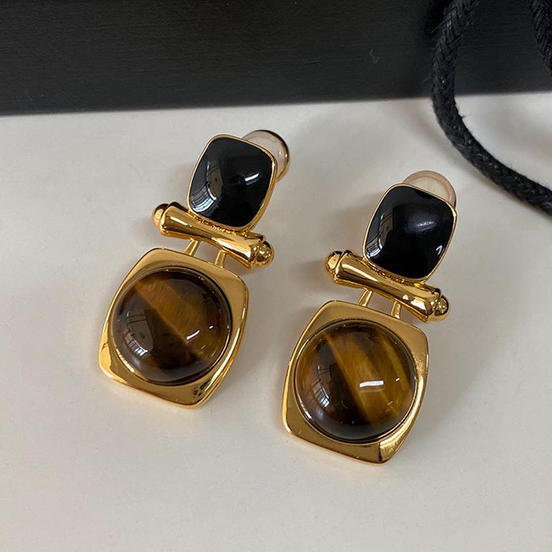 Boucles d'oreilles clous géométriques carrées style Hong Kong 2023 œil de tigre français et agate noire
