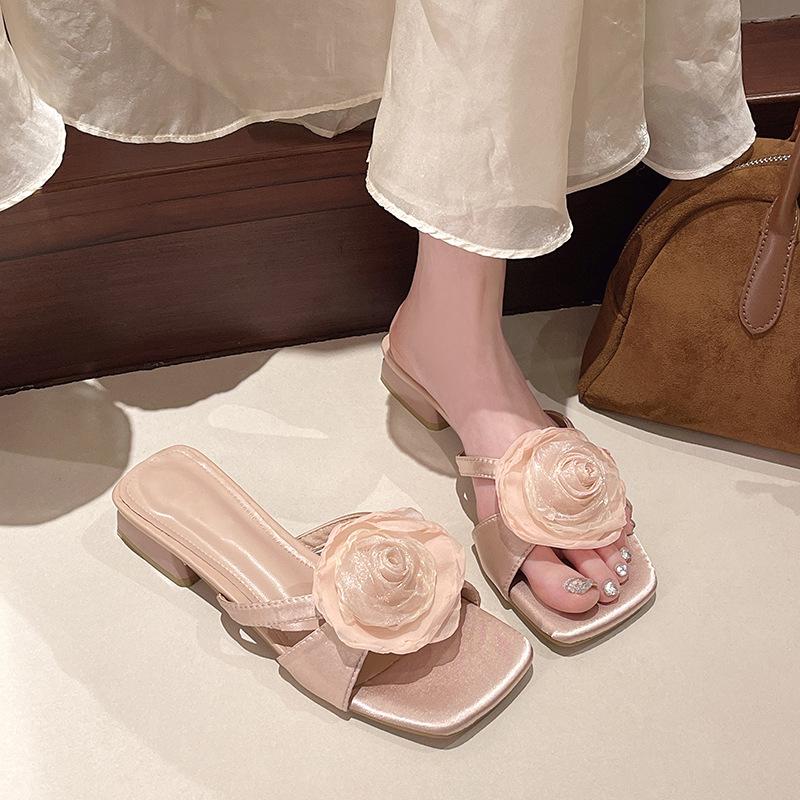 

2025 лето новый темперамент крутые шлепанцы женские повседневные модные носить низкий каблук цветок женская обувь 40