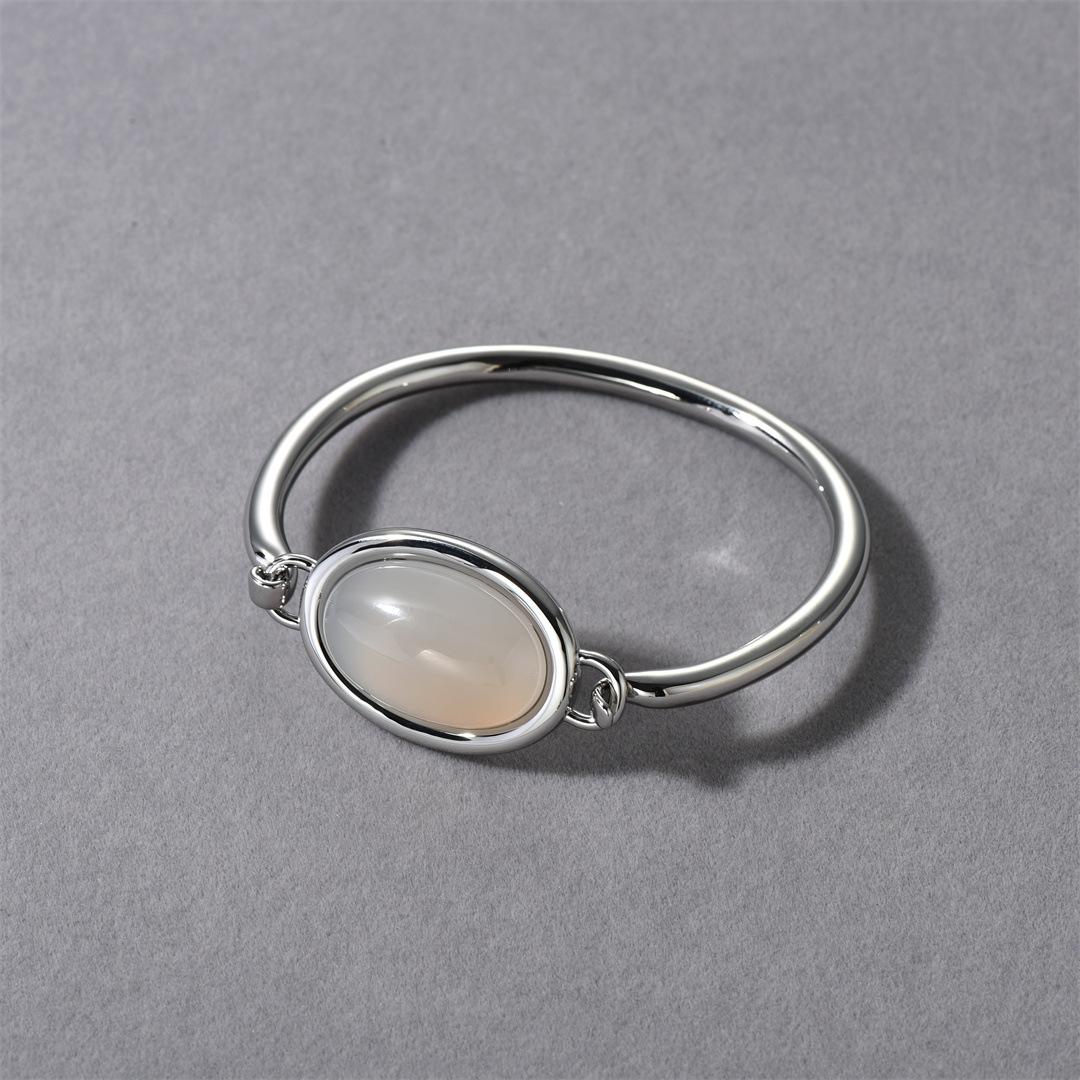 

Day And Night Bracelet Women S Light Luxury High-End Design Fashion Simple Versatile Black And White Agate Accessories Explosion