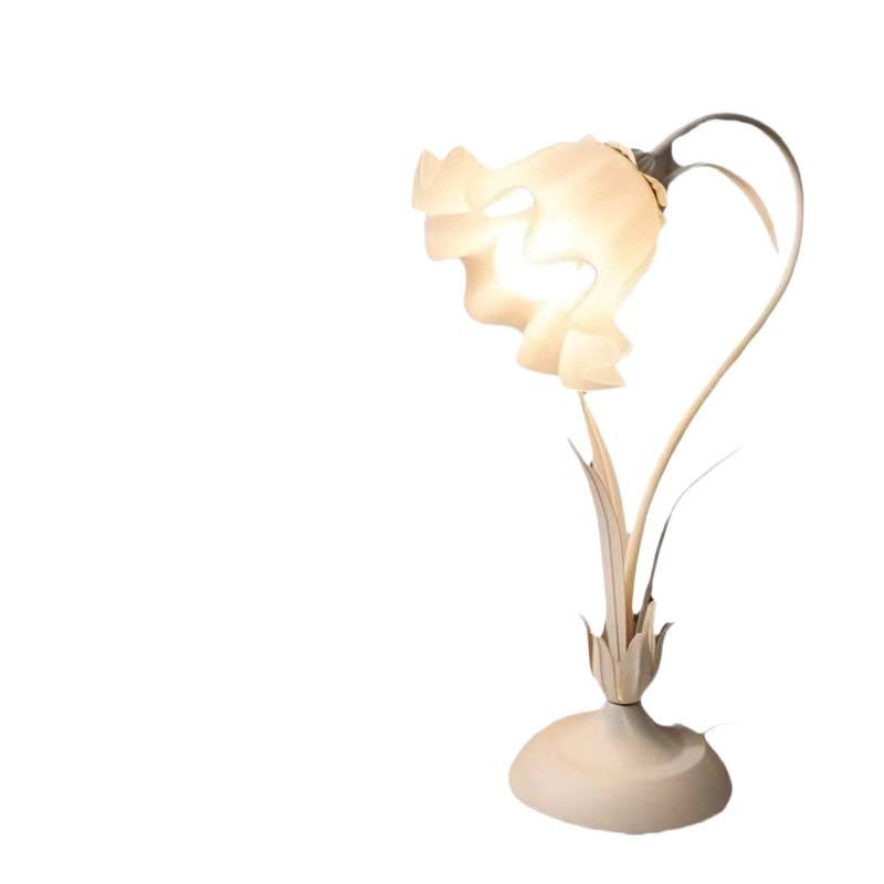 Romantic Floral LED Bedside Lamp for Girly Rooms – Pastoral Style Atmosphere Lighting