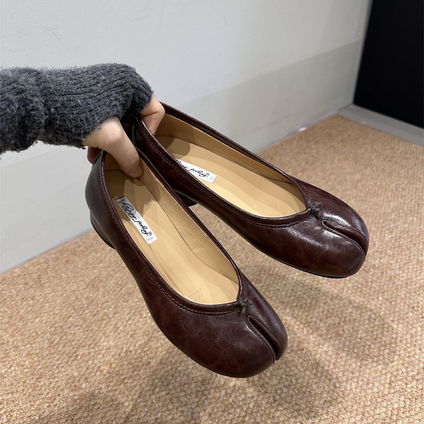 

Мода Байламос Осень Женские Туфли Без Каблука Неглубокие Мягкая Кожа Повседневные Уличные Туфли Мэри Джейн Мода Разделенный Носок Плоский Каблук Лоферы 40 кофейный