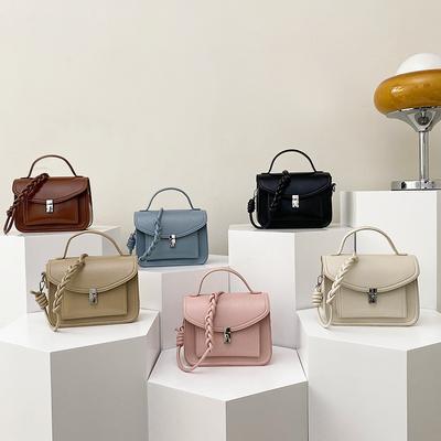 Bolsa Retrô de Alta Qualidade para Mulheres Nova Bolsa Versátil de Cor Sólida Design de Nicho Bolsa Quadrada Pequena Carteiro Moderna