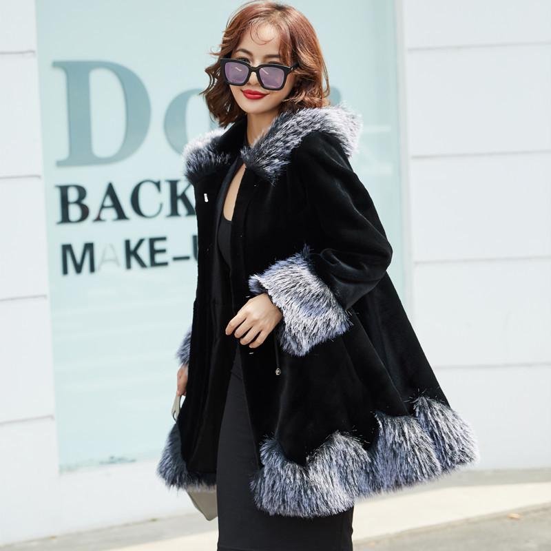 Koreanischer Stil Rüschen Faux Nerz & Toscana Kapuzenpelzmantel mit wellenförmigem Saum (2021)