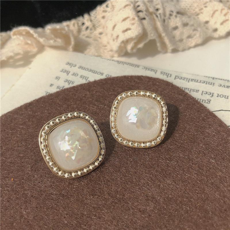 

Retro Hong Kong style vintage earrings~ Japanese exquisite white shell fragments square gemstone stud earrings women s earrings earclips