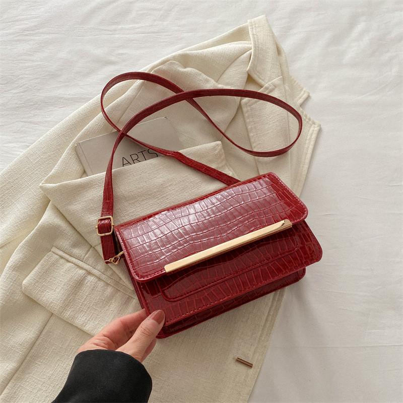 Fashionable Stylish Shoulder Bag For Women With Chic Aesthetic And Unique Design красный