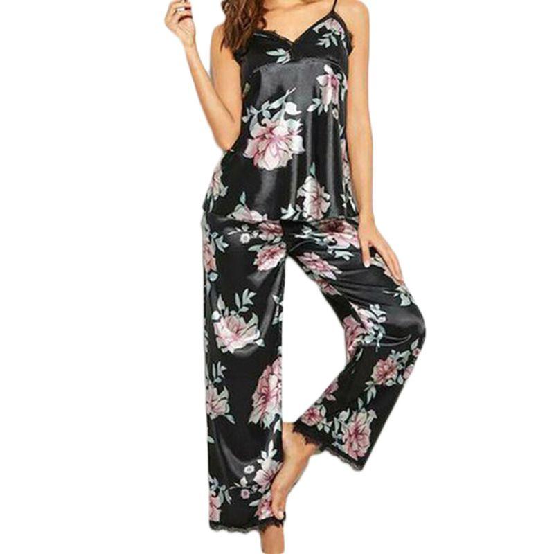 

Пижамный комплект из двух предметов на бретелях с V-образным вырезом. Свободная пижама на бретелях с V-образным вырезом. Комплект из двух предметов black XL