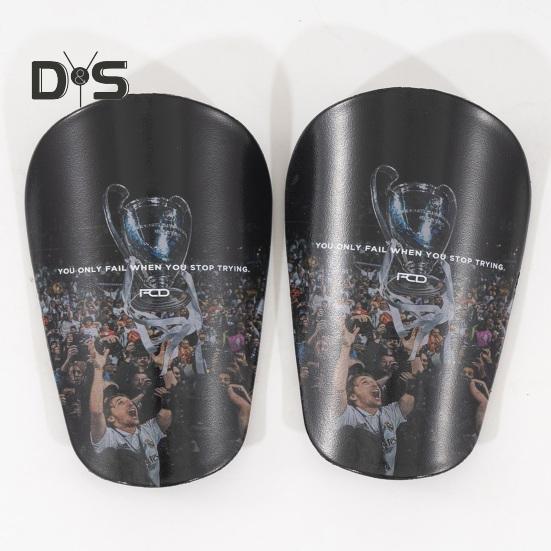 1 pereche de tibie de fotbal miniaturale paratibia de fotbal pentru picioare de protectie pentru barbati si femei.