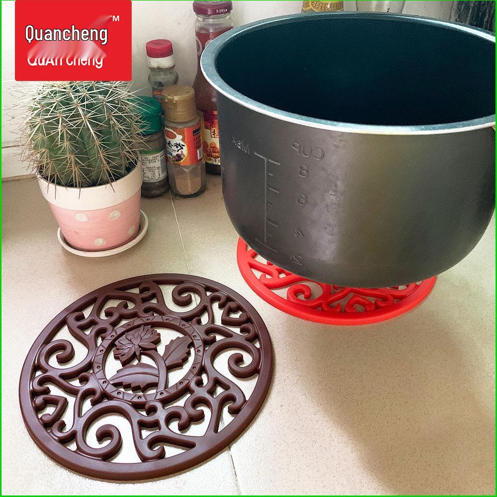 Chrysanthemum-Shaped Silicone Placemat - Round, Anti-Scald, Heat-Resistant Pad, Hollowed-Out, Thickened, Medium-Sized.