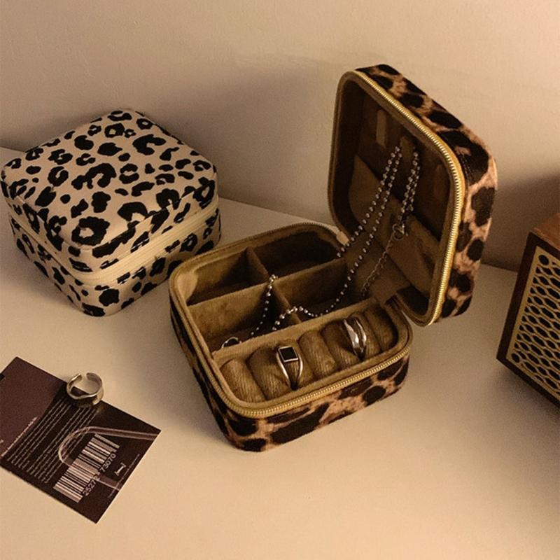 Portable Leopard Print Jewelry Pouch Trendy Leopard Print Jewelry Carriers Soft Storage Case for Business and Leisure