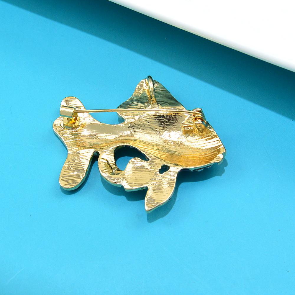 New Beautiful Colorful Tropical Fish Brooches for Wmen 3 Colors Available Animal Pin Rhinestone Shining Accessories