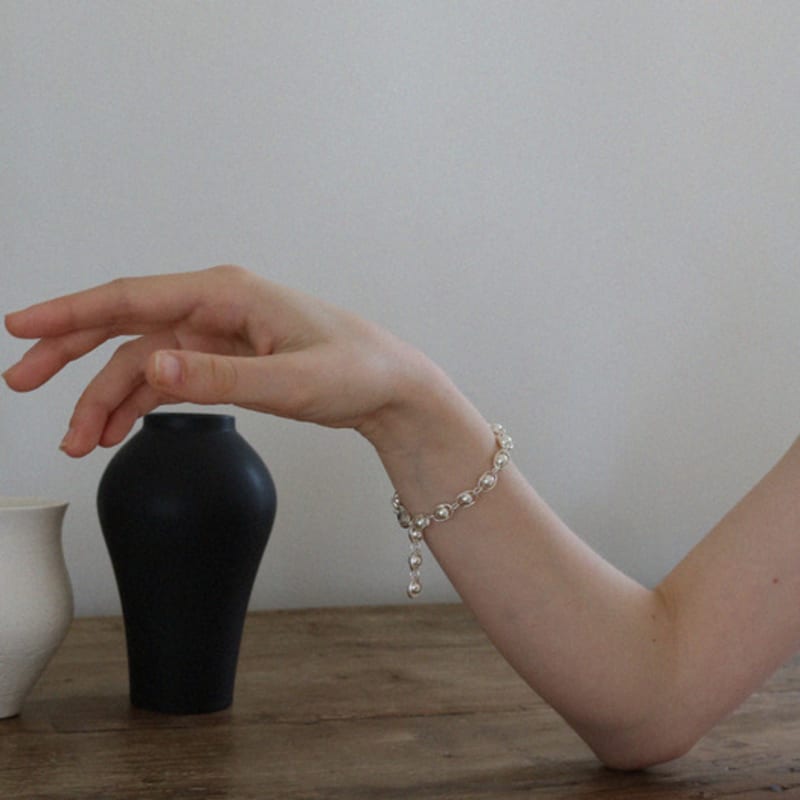 

STUDIO LEIGH ORBIT BRACELET SILVER