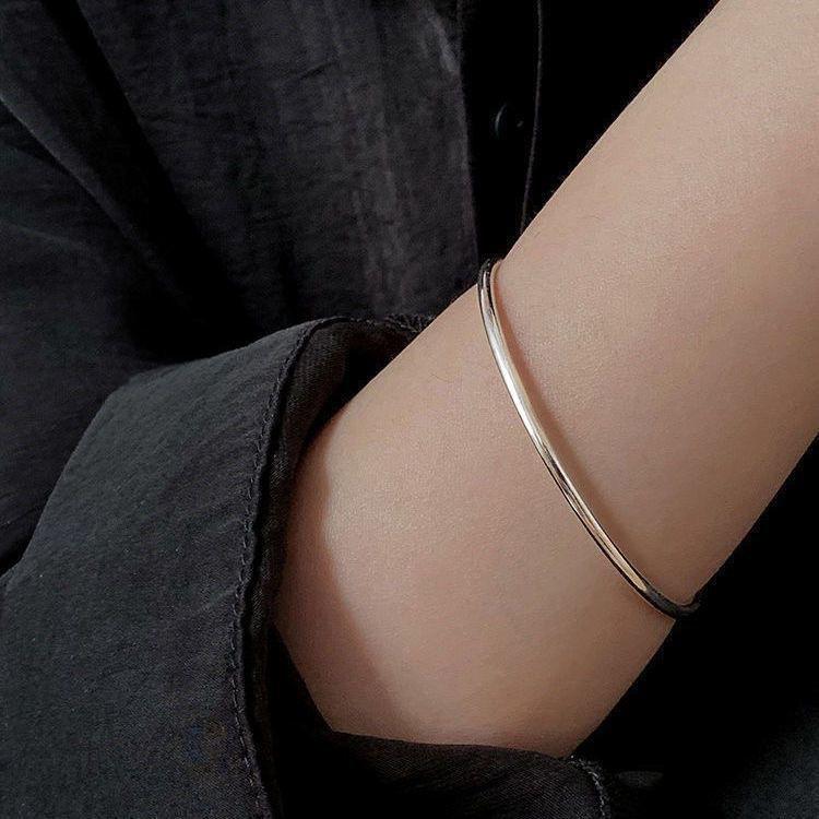 Glossy pull bracelet Women's simple style design sense Student bracelet Temperament Advanced sense bracelet