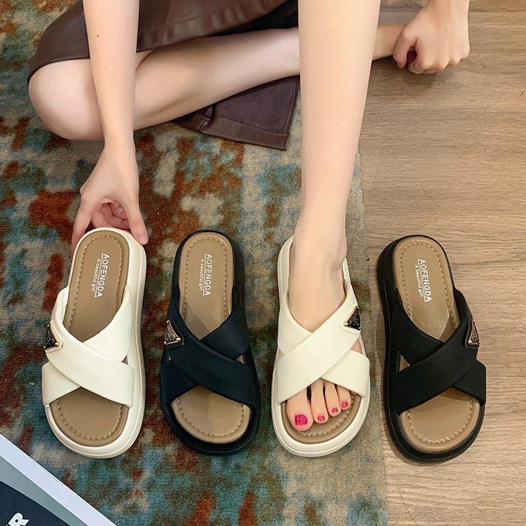 2025 summer new fashion soft leather soft-soled sandals casual triangle cross with one-word women's cool slippers