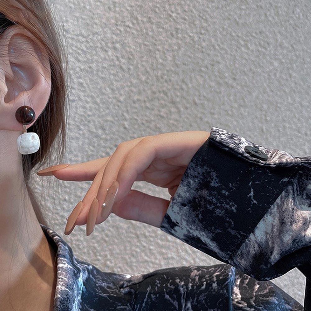 

Ретро антиаллергенные аксессуары в корейском стиле квадратные геометрические серьги серьги-подвески из смолы