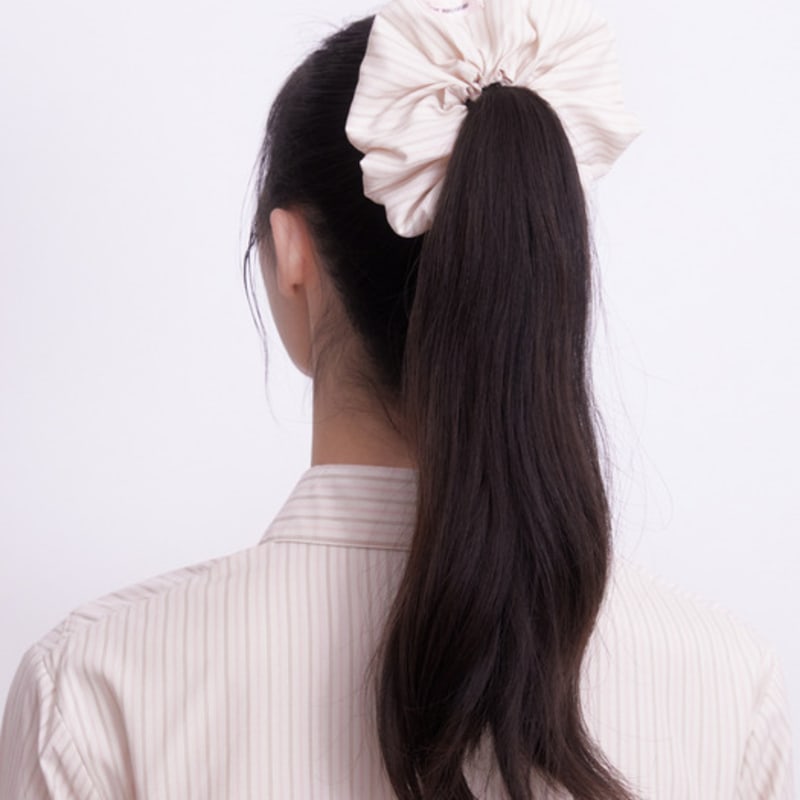 

Inner museum Vanilla stripe scrunchie VANILLA