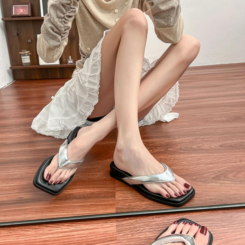 Yuanlitong Sommer neue Dicksohlen-Slipper Damenbekleidung High-End-Sinn Zehen-Flip-Flops Französischer Casual-Stil vielseitig