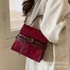2025 New textured handbag, women's trendy fashion textured shoulder messenger bag, popular commuter small square bag