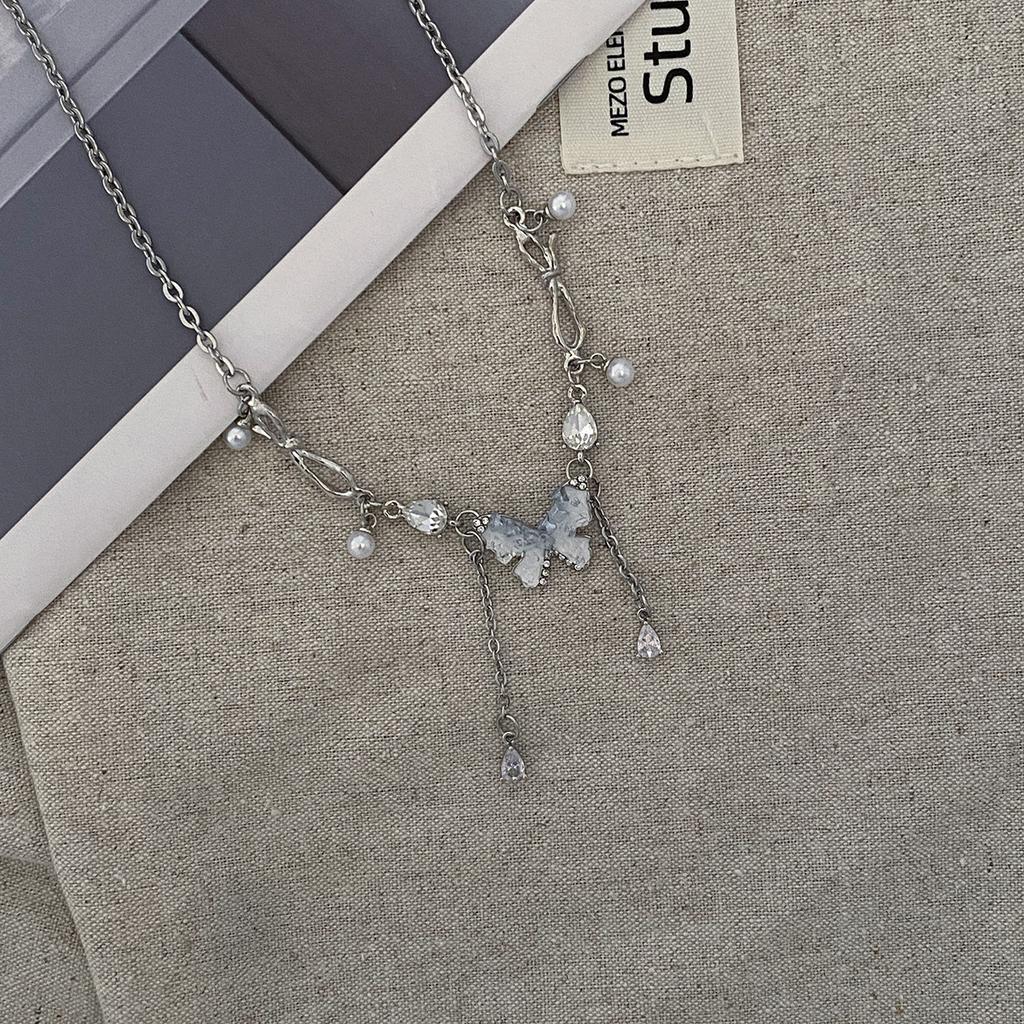 Colar de Borboleta de Cristal com Borla e Pérolas Corrente Premium para Clavícula com Cravação de Diamantes de Luxo Leve Acessórios de Corrente de Pescoço de Nicho de Luxo Leve