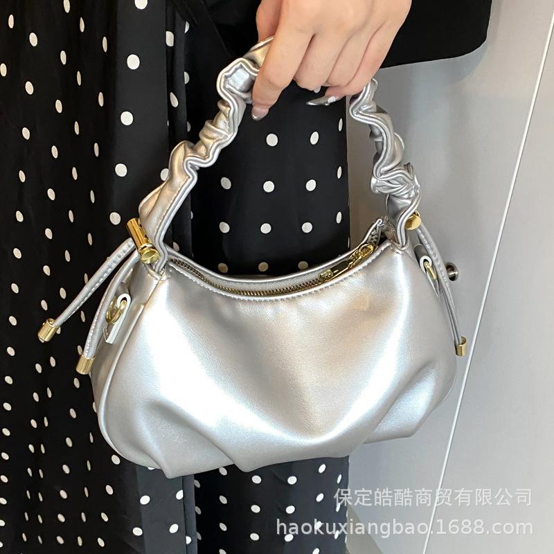 Summer cloud bag 2025 new trendy Internet celebrity fashion shoulder bag high sense foreign women's bag versatile messenger bag