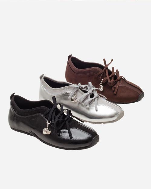 [Takutroime] Lottie Ribbon Multi-Strap Flat Sneakers with Heart Charm [LOTTIE]