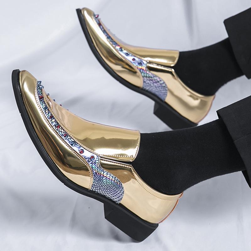Luxury Brand Designer Fashion Men Gold Black Rivet Slip On Casual Shoes Formal Wedding Dress Homecoming Footwear Zapatos Hombre