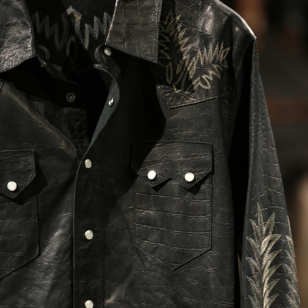 Buttercup pattern heavy industry embroidery American western denim shirt enzyme washing old and light Bengal tea core lambskin