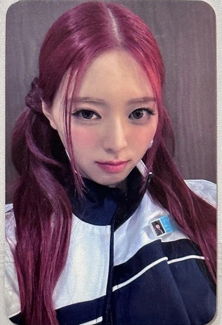 

[USED] ITZY born to be Yuna Namil Chinese trading card