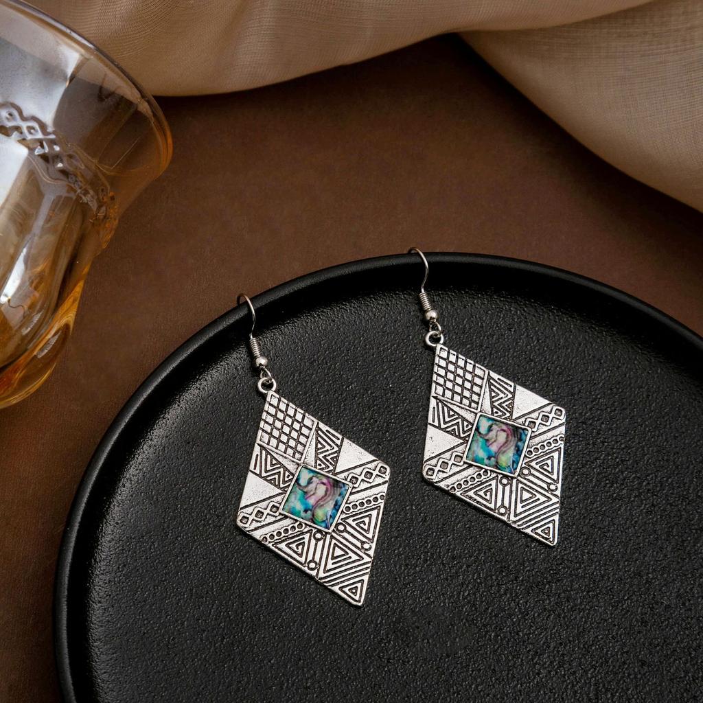 Personalized Geometric Quadrilateral Ear Hook Female, Retro Exaggerated Rhombus Metal Earrings, High-End Earrings.