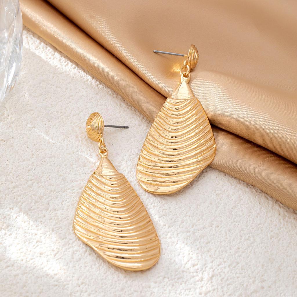 Niche Design Metal Shell Pattern Water Drop Light Luxury Wave Pattern Earrings Commuting Versatile High-end Earrings