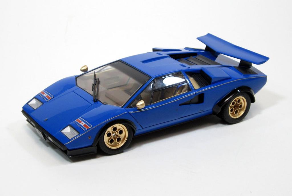 Aoshima Bunka Kyozai 1/24 Supercar No.05 Wolf Countach Version 2