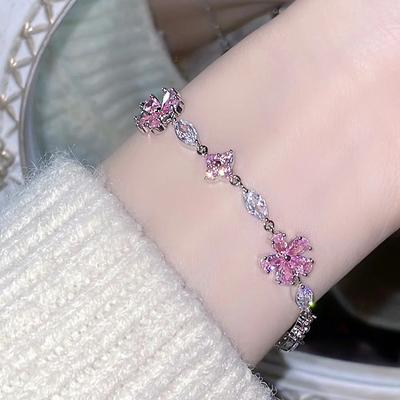 Mode Exquisite Rosa Kristall Blume Armbänder Für Frauen Mädchen Süße Funkelnde Licht Luxus Armband Partei Schmuck Geschenk