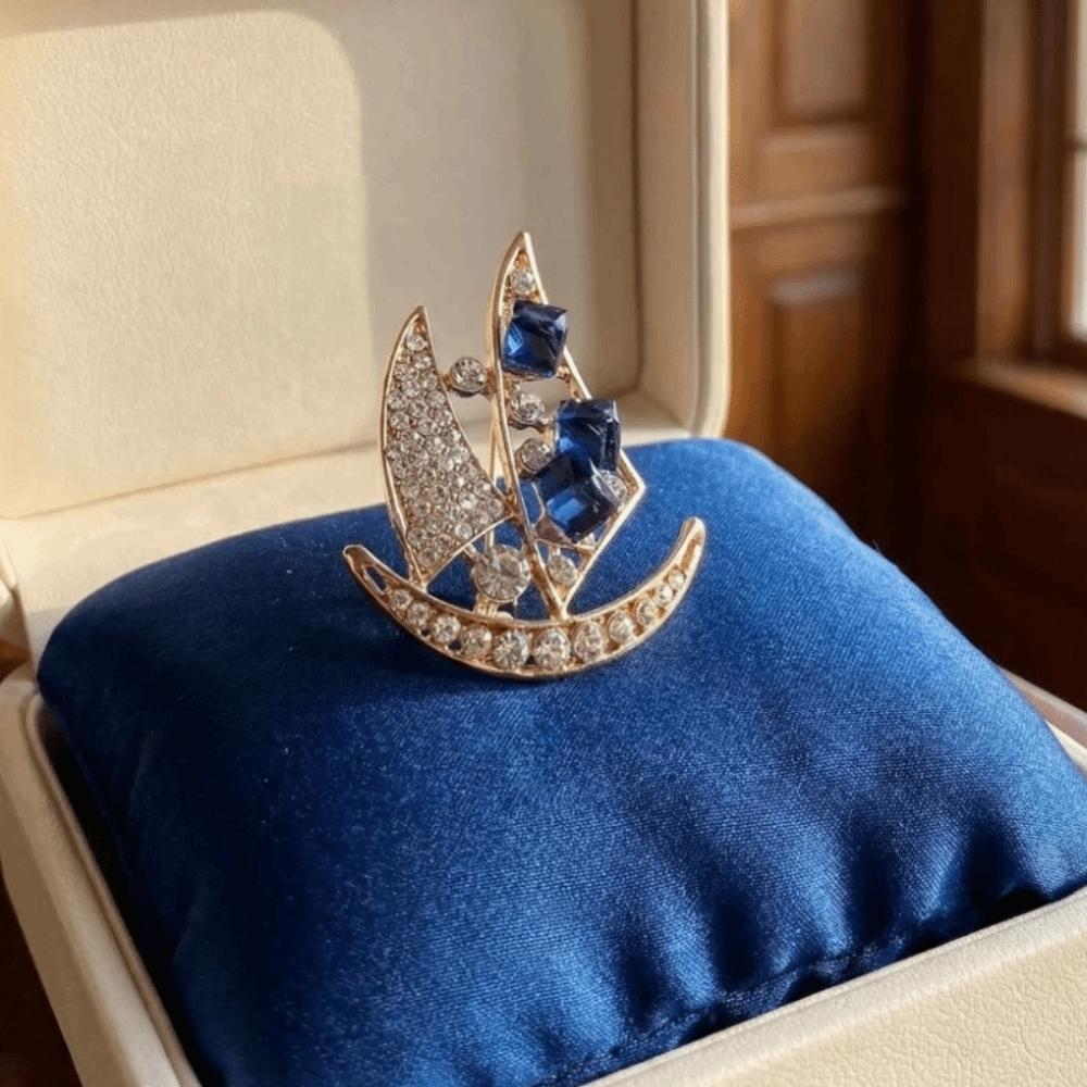 Zinc Zinc Alloy Suit Collar Pin Boat Badge Men Brooch Delicate Rhinestone Sailboat Brooch  Ceremony Banquet