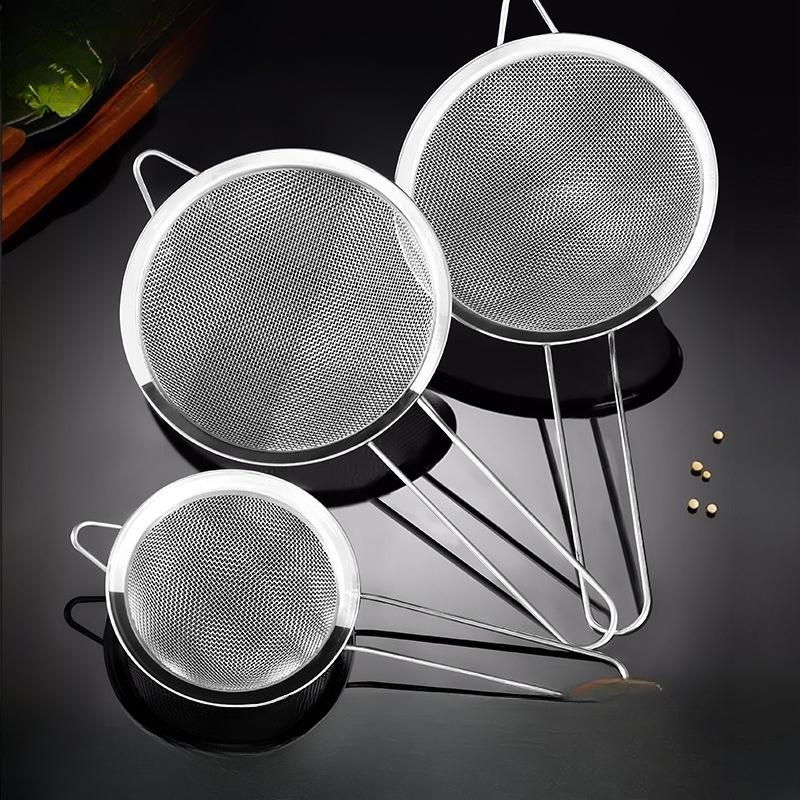 A Strainer, A Household Kitchen Strainer, A Filter Screen, Stainless Steel, for Scooping Dumplings, Juice and Soy Milk, An Oil Filter Screen