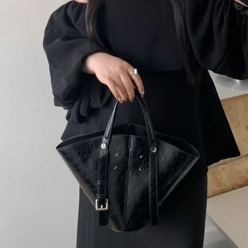 

Зарубежная женская сумка, нишевый дизайн, ощущение высокого класса, ведрообразная сумка из натуральной кожи, большая вместительная ручная сумка-тоут 35-9.5-21cm чёрный