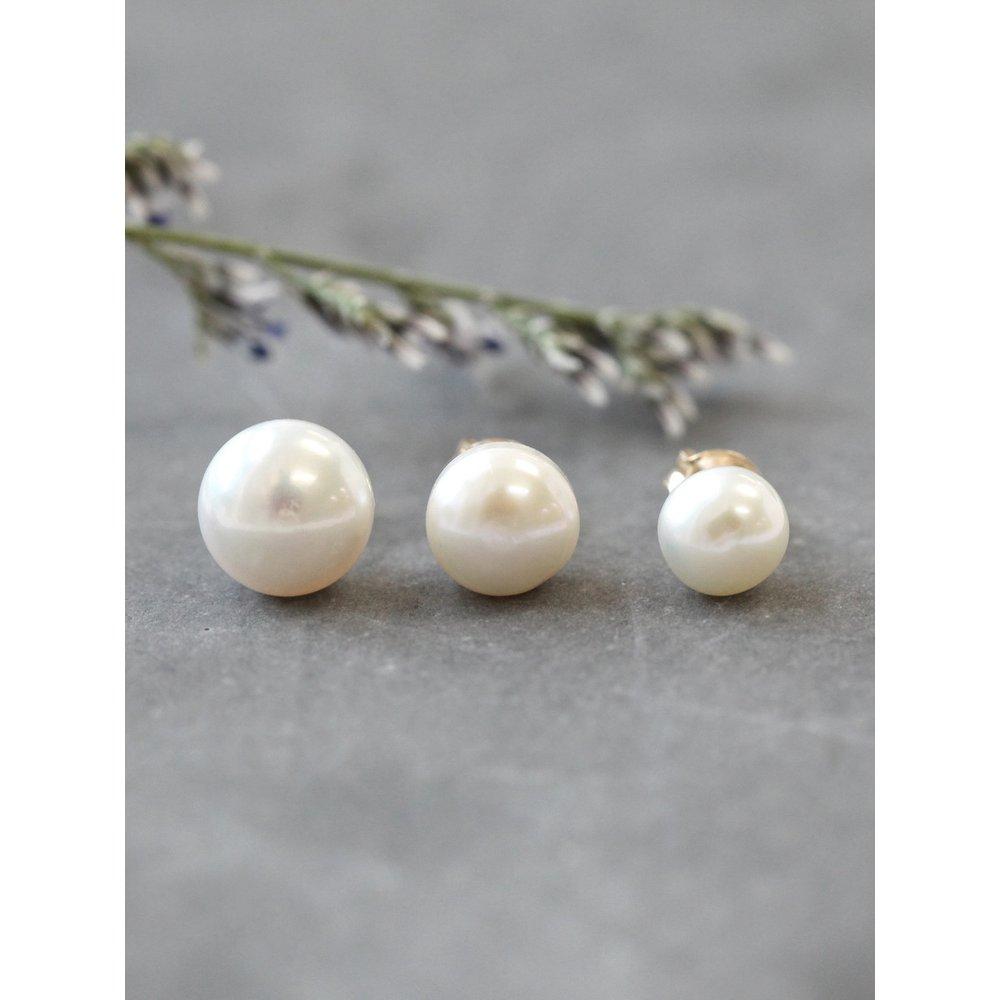 14K Natural Flat Freshwater Pearl Earrings