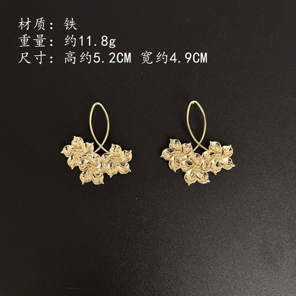Flower Stud Earrings Exaggerated High-end French Earrings Temperament Versatile Earrings