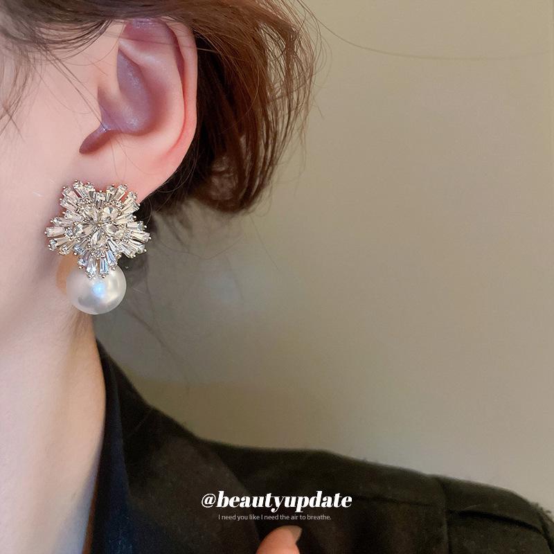 Diamond-Studded Silver Flower Pearl Earrings: Luxury Fashion Jewelry for Women