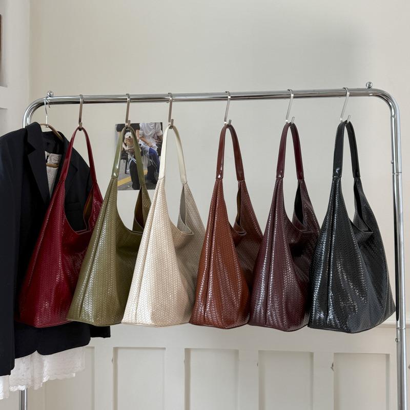 Niche Commuting Large-capacity New Casual Versatile Texture Woven Pattern Underarm Bag Shoulder Tote Bag