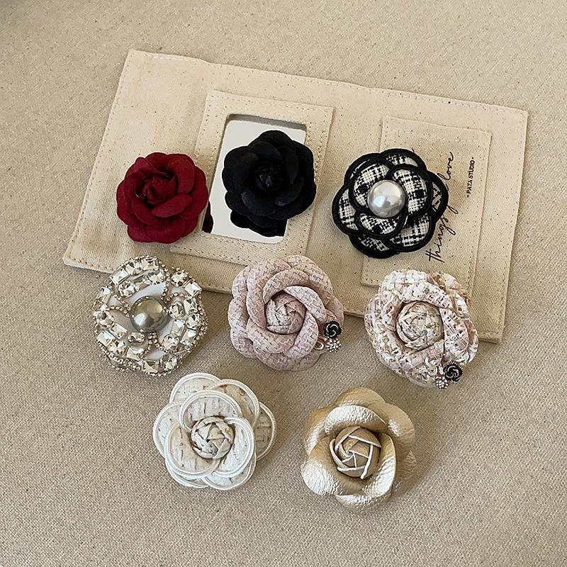 Light Luxury And High-End Sense, Small Fragrant Wind, Camellia Brooch, Femininity, Trendy And Versatile Woolen Coat, Suit Pin Accessories