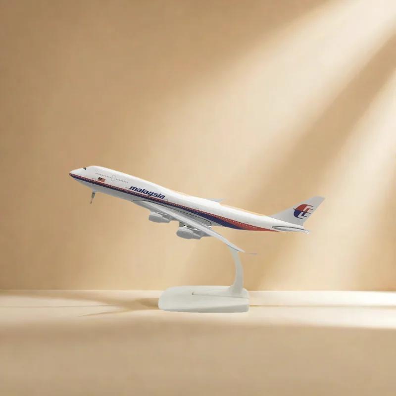 747 Malaysia 20cm Diecast Metal Airplane Toy Model Airlines Model Plane Alloy Display Collectible Model Kit for Aviation
