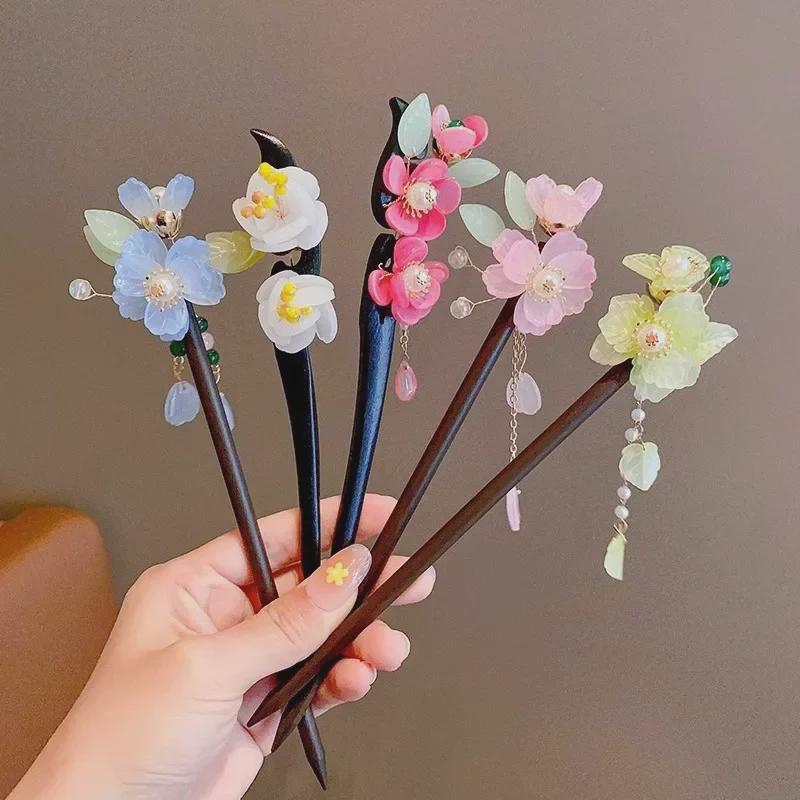2024 Retro Magnolia Wooden Hairpin with Lily of the Valley Tassel: Simple Bun Accessory for Hanfu & Cheongsam