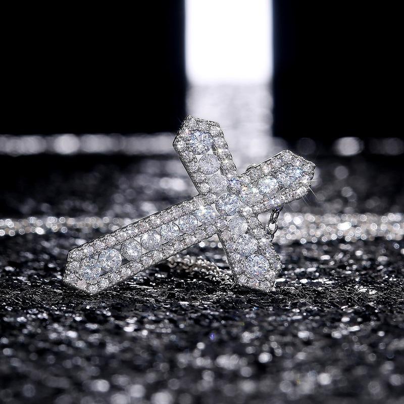Exquisite Cross Pendant Necklaces for Women/men Brilliant Crystal Neck Jewelry for Hip Hop Party Unisex Chic Accessories