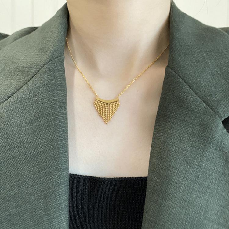 European & American Chic: Titanium Steel Gold Triangle Tassel Short Necklace розового золота