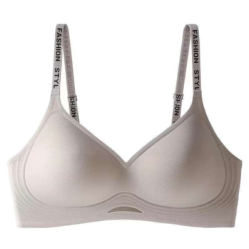 Women's Seamless Push-Up Sports Bra with Side Support and Beautiful Back Design