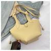 2025 New Versatile Niche Design Vegetable Basket Women's Bag High-end Texture Commuter Portable Messenger Bag Women's Trend