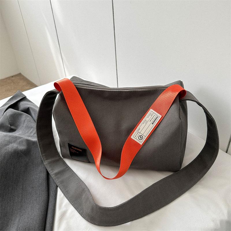 

2024 autumn new casual trend messenger bag fashionable and simple shoulder bag retro personality large capacity tote bag Without pendant сірий колір